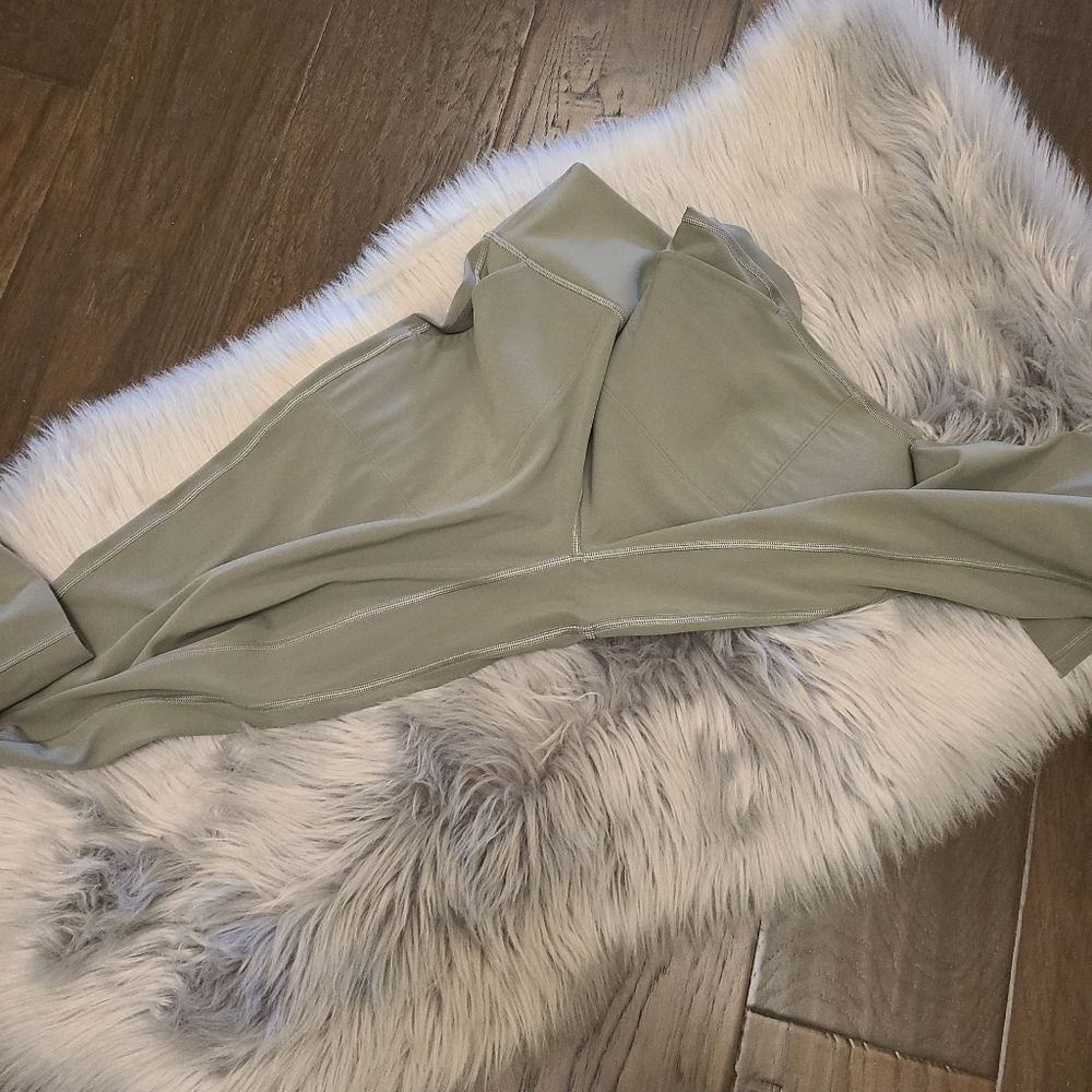 Nwot! Lululemon align Hi-rise crop 23" grey sage - Picture 4 of 6